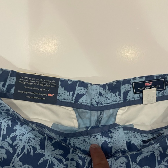 SOLD Vineyard Vines Men’s Classic Fit 9” Breaker Shorts Blue with Palm Tree‎ Pri - Picture 2 of 6